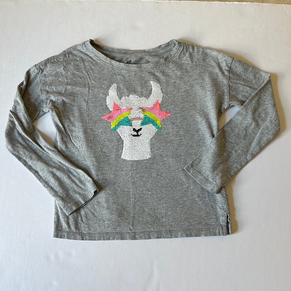 GAP Kids Gray Llama Tee with Rainbow Stars, Reversible Sequins, Small